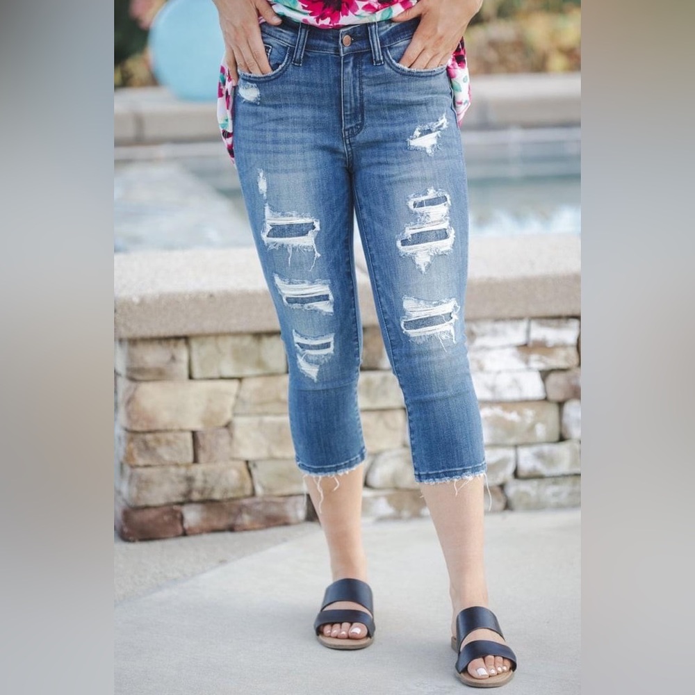 Judy Blue MID-Rise Contrast Patch Distressed Skinny Capri Jeans